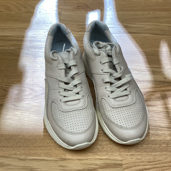 Everlane | The Trainer in Sand Size 8 - Picture 3 of 3
